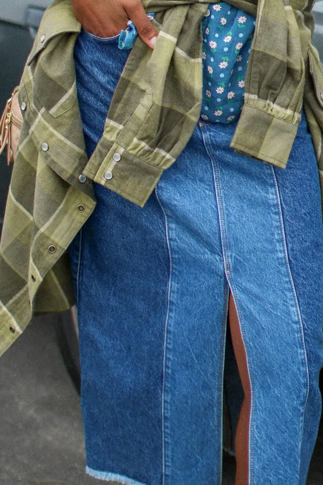 daisy_patchwork_denim_ski_2.webp Patchwork Daisy Denim Skirt Outlet