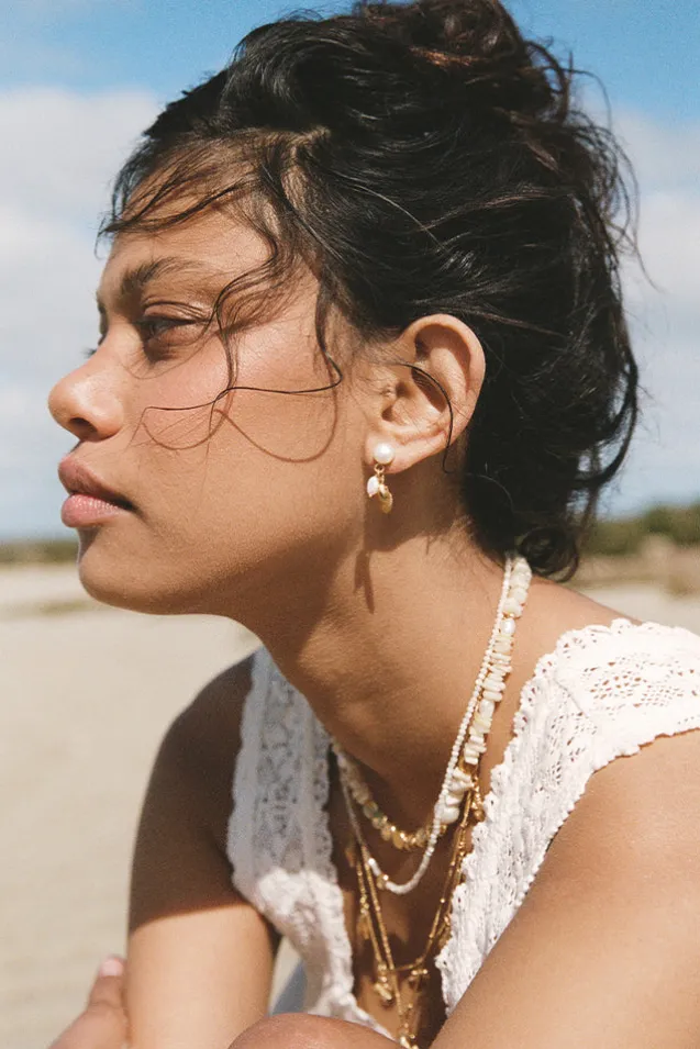 hibiscus_necklace_1.webp Shell Beach Hibiscus Necklace Flash Sale