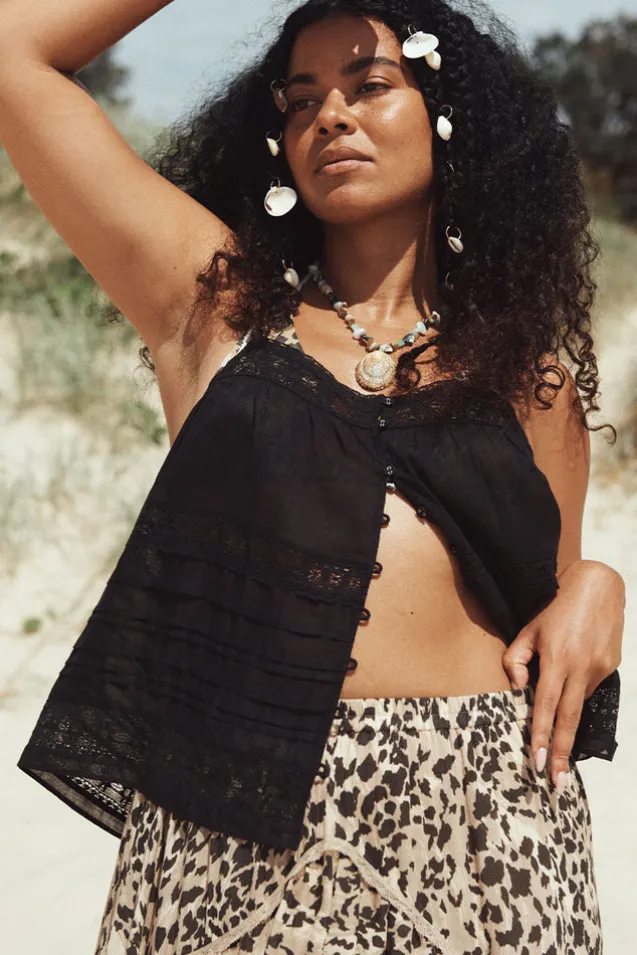 teodora_cami_3-1.webp Black Teodora Cami Fashion